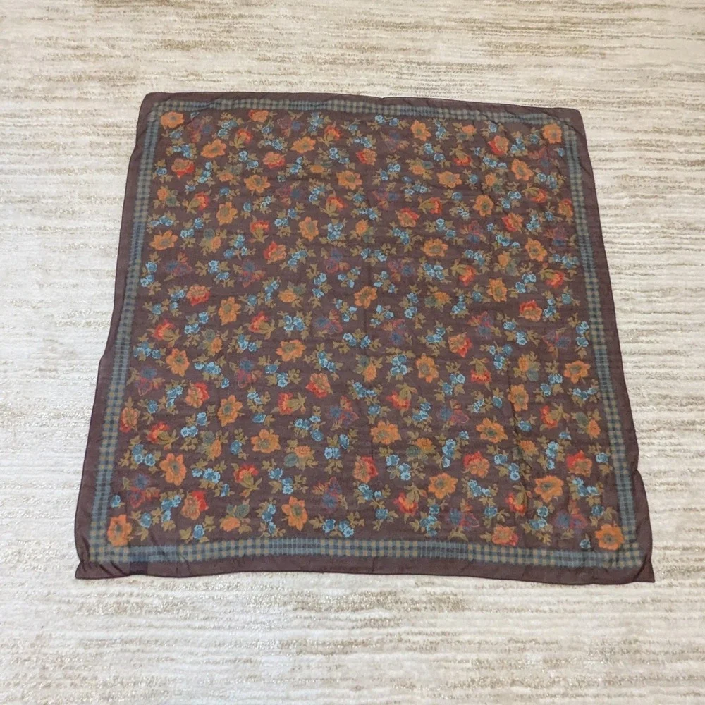 GAP square scarf